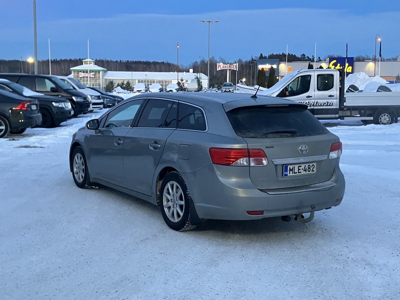 Toyota Avensis vaihtoauto