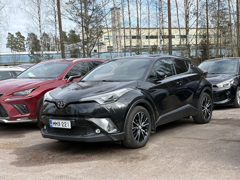 Toyota C-HR vaihtoauto