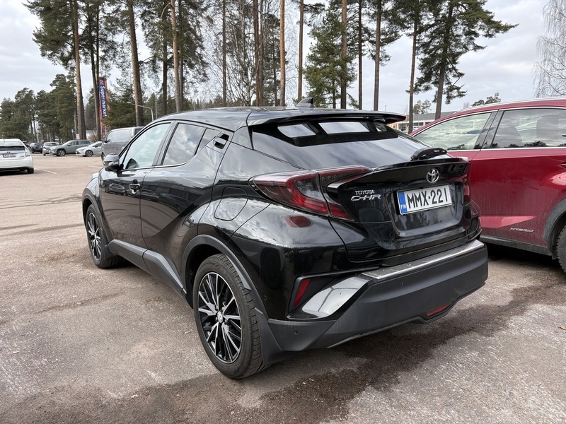 Toyota C-HR vaihtoauto