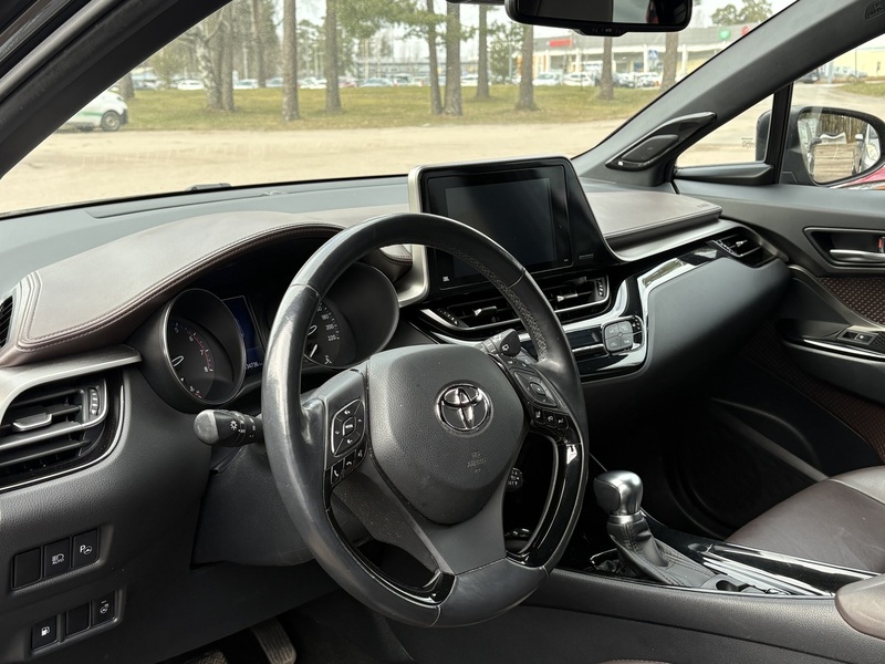 Toyota C-HR vaihtoauto