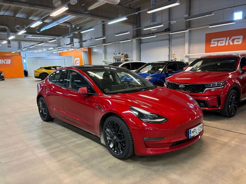 Tesla Model 3 vaihtoauto