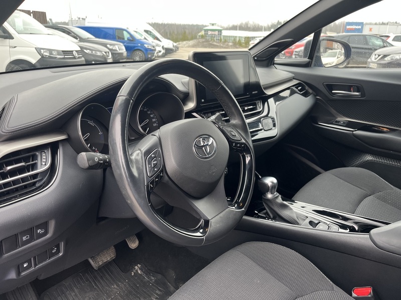 Toyota C-HR vaihtoauto