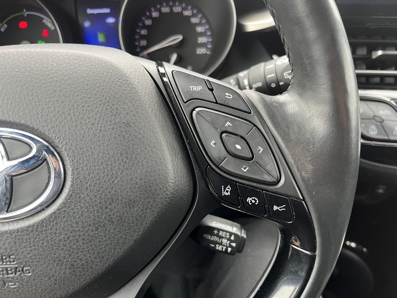 Toyota C-HR vaihtoauto