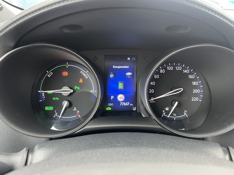 Toyota C-HR vaihtoauto