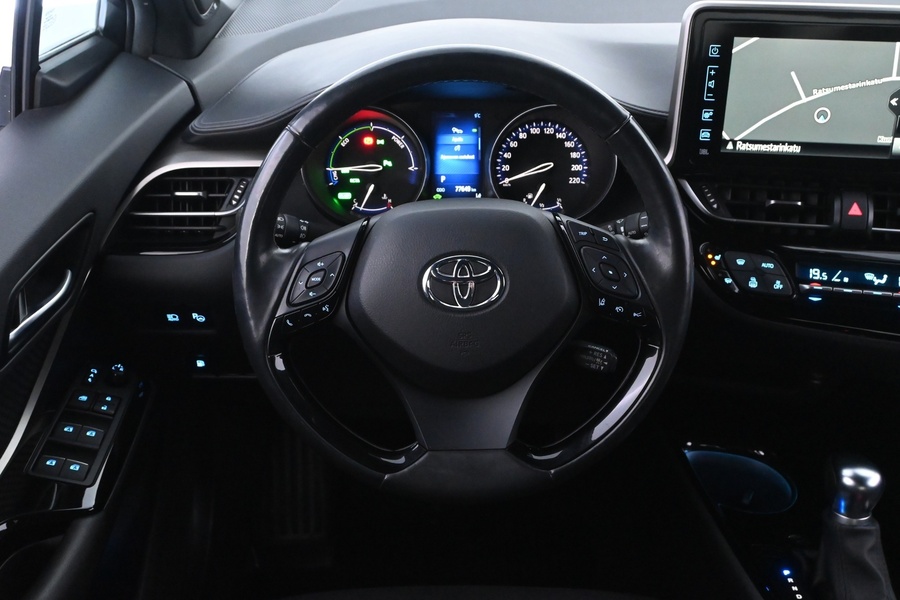 Toyota C-HR vaihtoauto