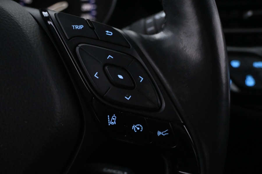 Toyota C-HR vaihtoauto