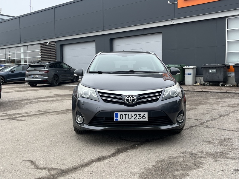 Toyota Avensis vaihtoauto