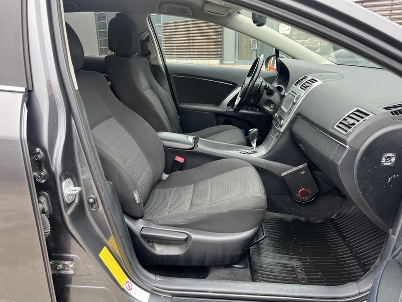 Toyota Avensis vaihtoauto