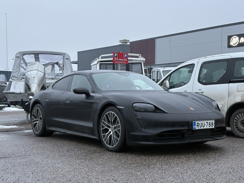 Porsche Taycan vaihtoauto