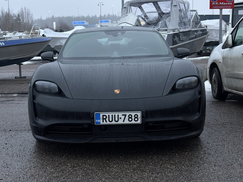 Porsche Taycan vaihtoauto