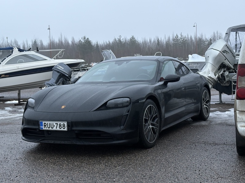 Porsche Taycan vaihtoauto