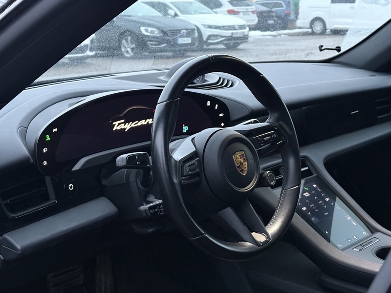 Porsche Taycan vaihtoauto