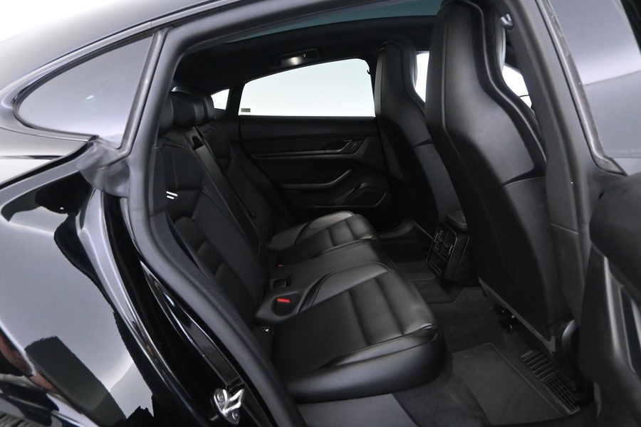 Porsche Taycan vaihtoauto