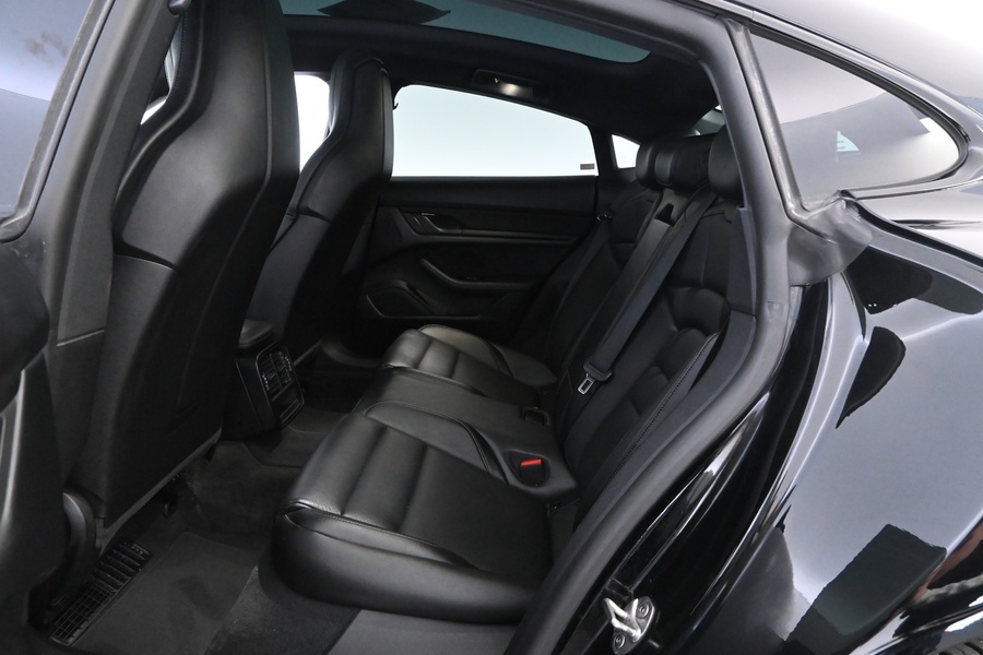 Porsche Taycan vaihtoauto