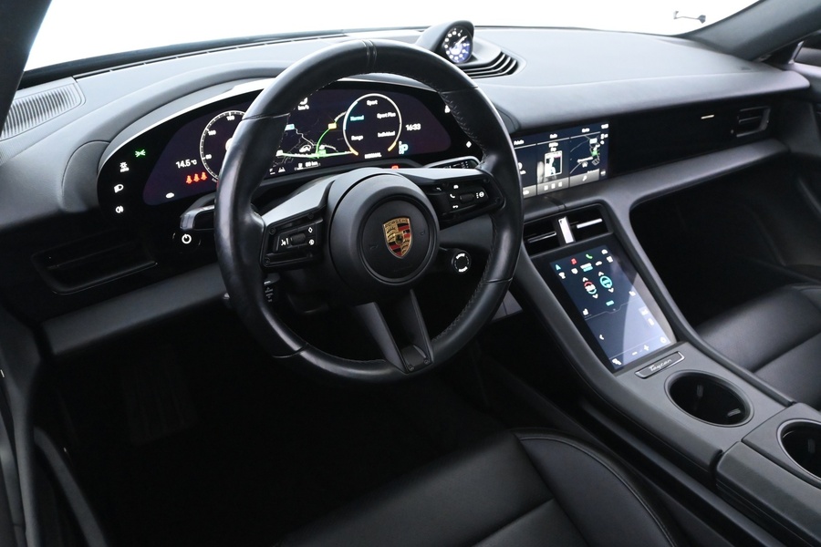 Porsche Taycan vaihtoauto