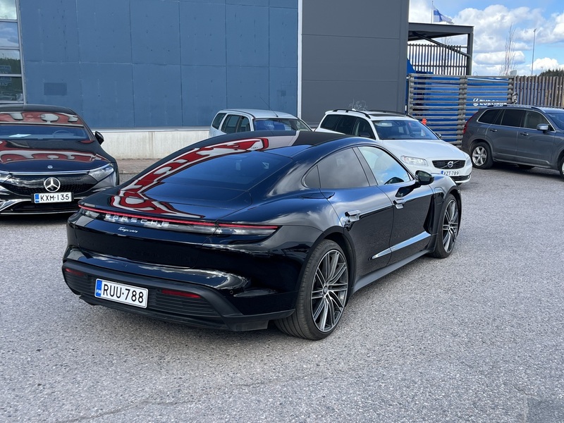 Porsche Taycan vaihtoauto