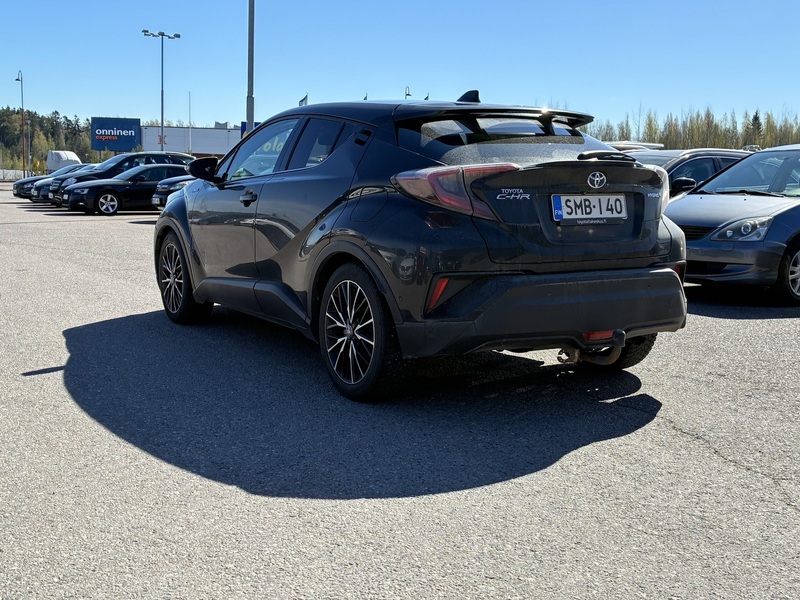 Toyota C-HR vaihtoauto