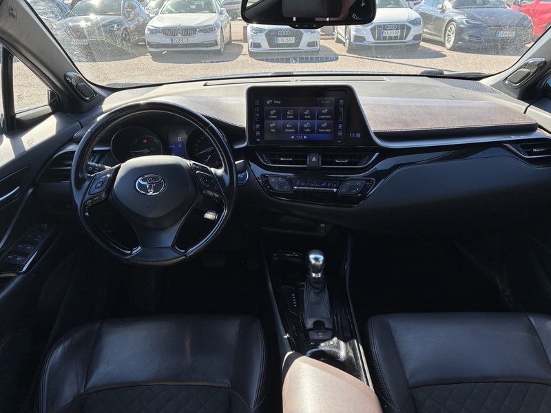 Toyota C-HR vaihtoauto