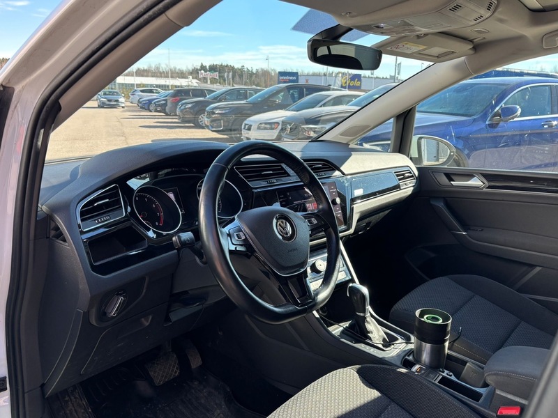 Volkswagen Touran vaihtoauto