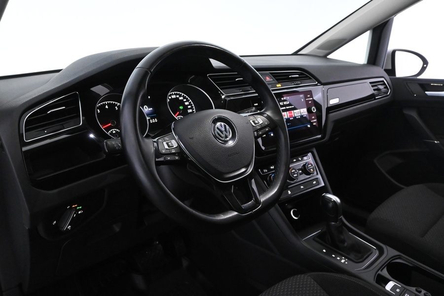Volkswagen Touran vaihtoauto