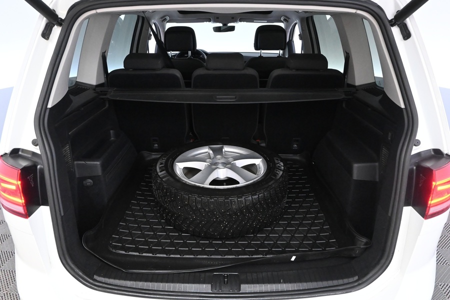 Volkswagen Touran vaihtoauto