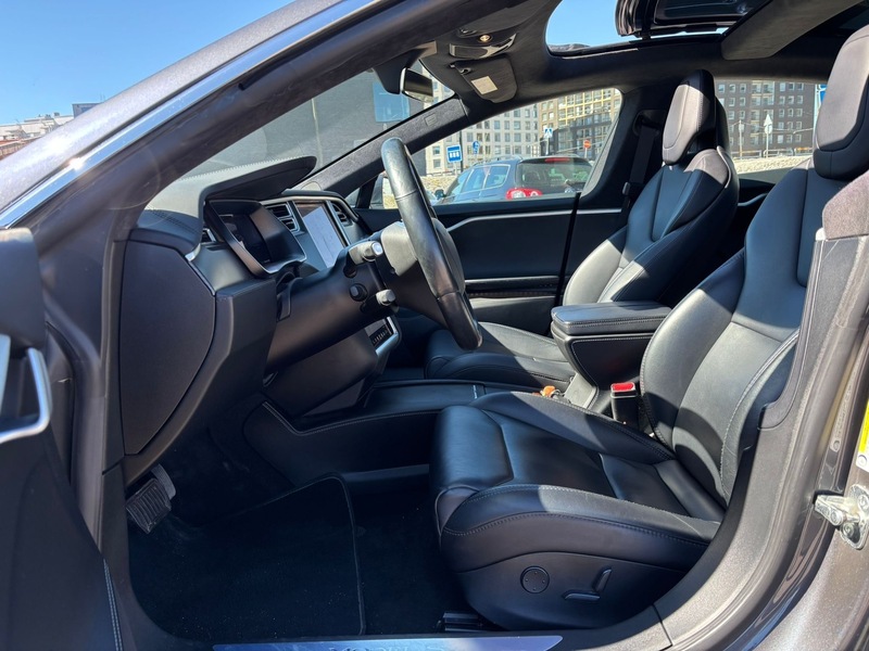 Tesla Model S vaihtoauto