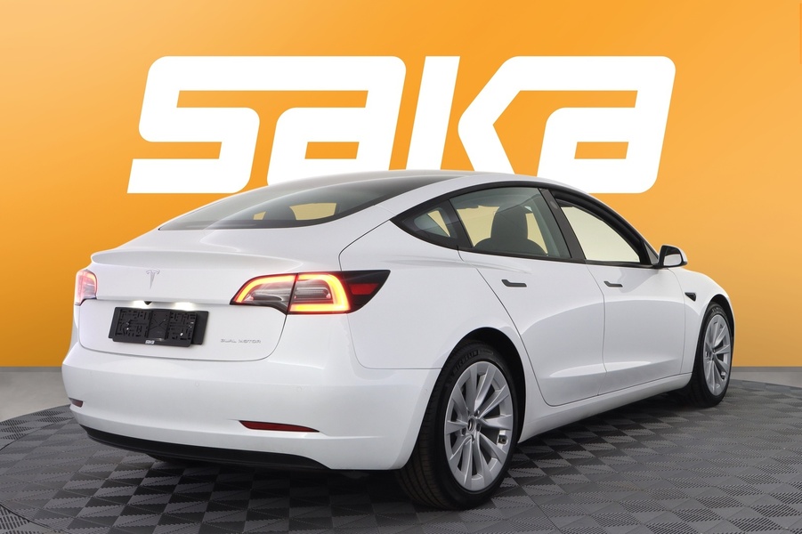 Tesla Model 3 vaihtoauto