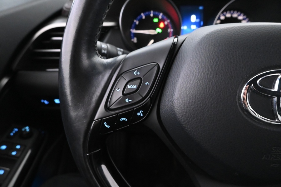 Toyota C-HR vaihtoauto