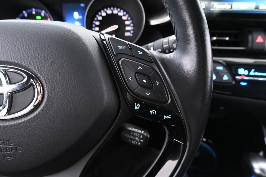 Toyota C-HR vaihtoauto