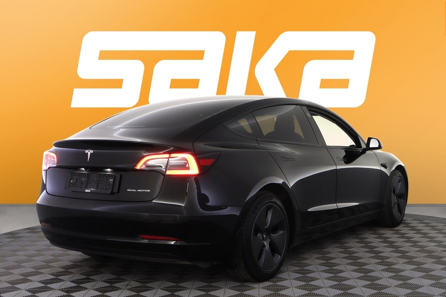 Tesla Model 3 vaihtoauto