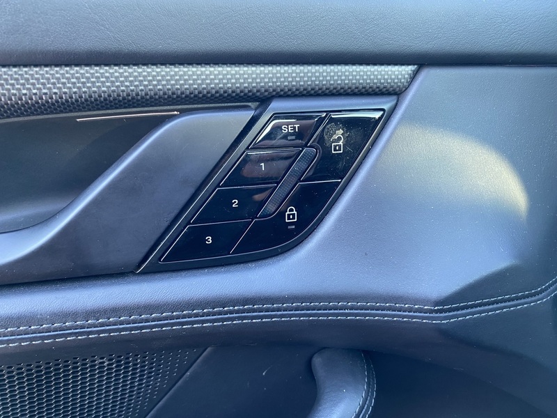 Porsche Taycan vaihtoauto