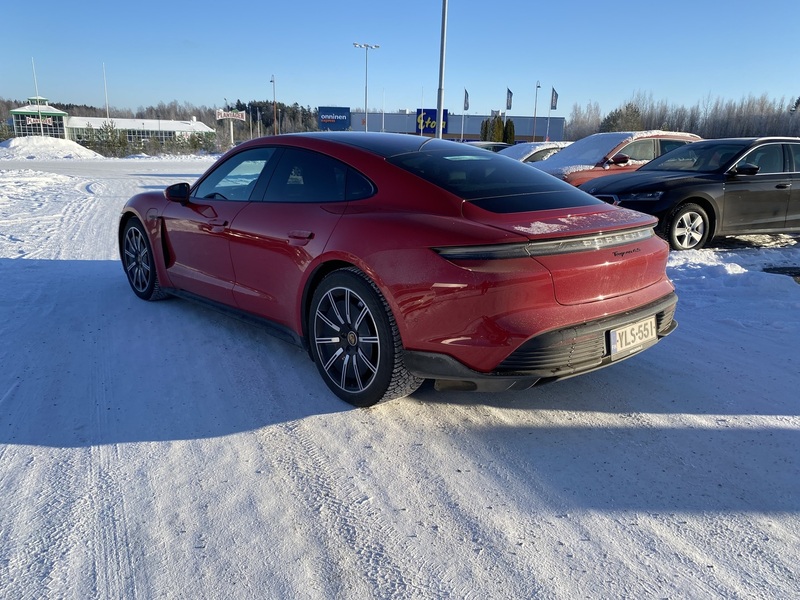Porsche Taycan vaihtoauto
