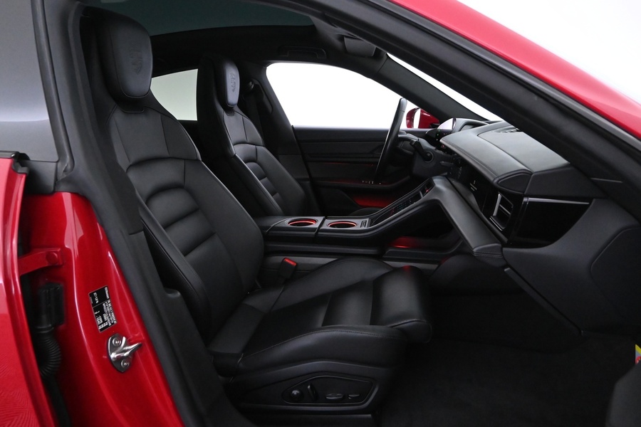 Porsche Taycan vaihtoauto