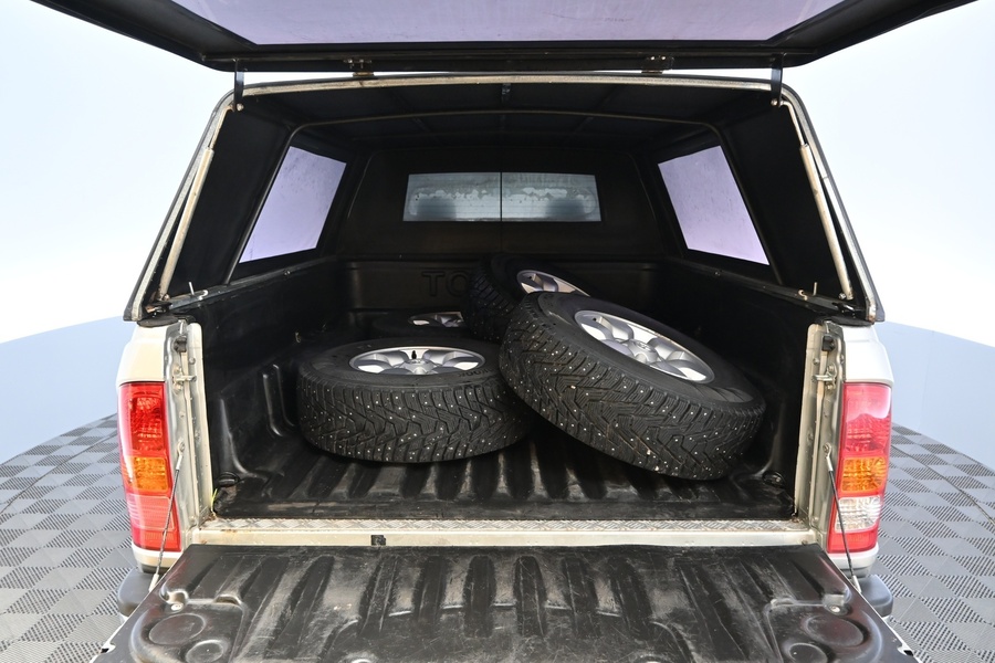 Toyota Hilux vaihtoauto