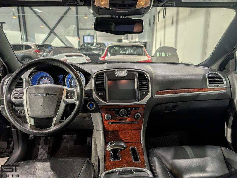 Chrysler 300C vaihtoauto