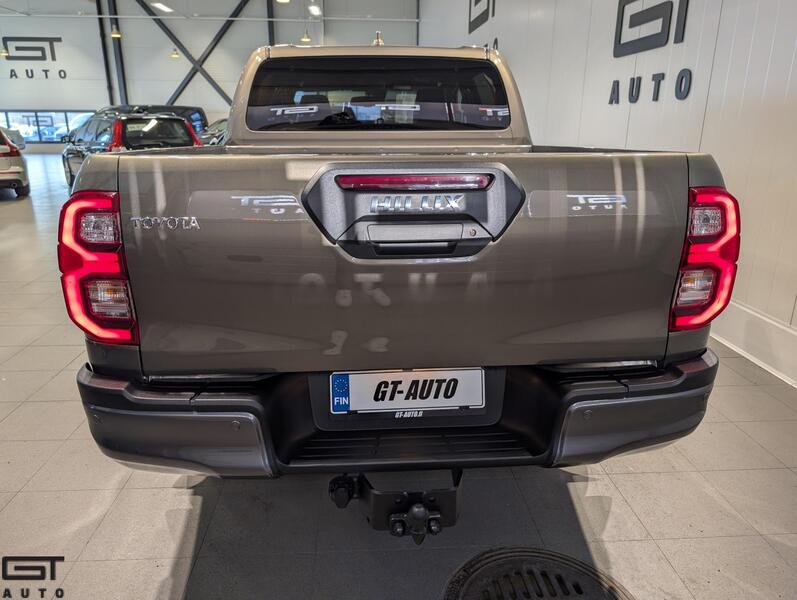 Toyota Hilux vaihtoauto