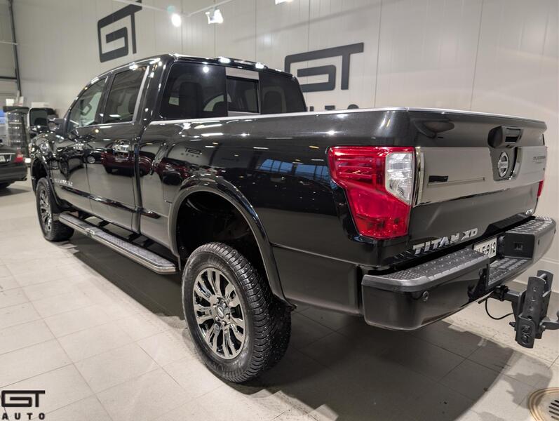 Nissan Titan vaihtoauto