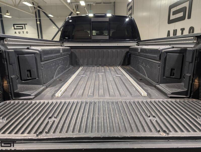 Nissan Titan vaihtoauto