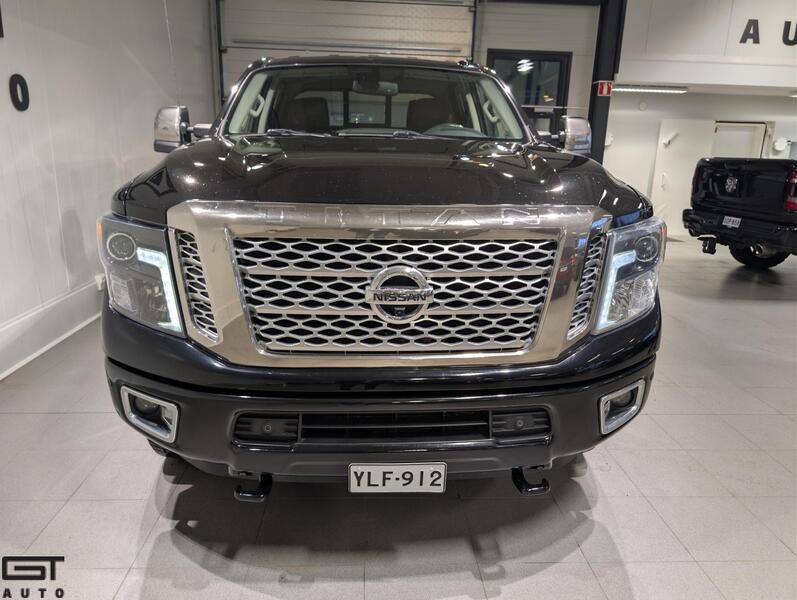 Nissan Titan vaihtoauto