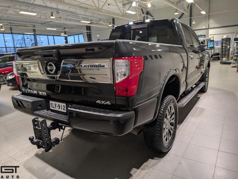 Nissan Titan vaihtoauto