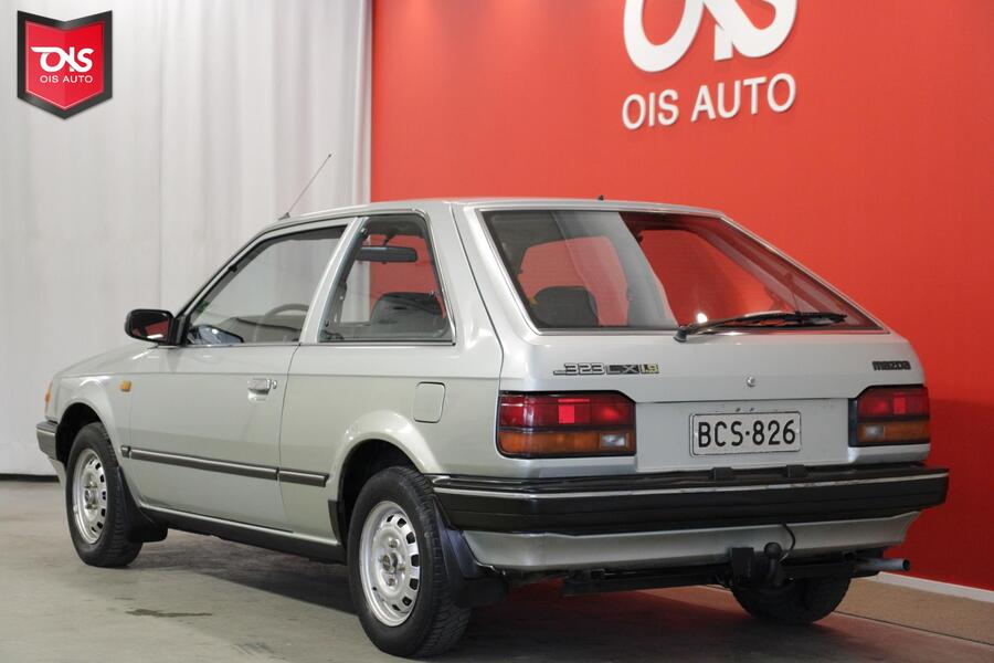 Mazda 323 vaihtoauto