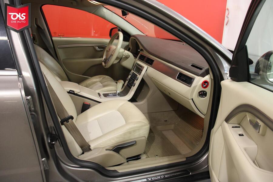 Volvo V70 vaihtoauto