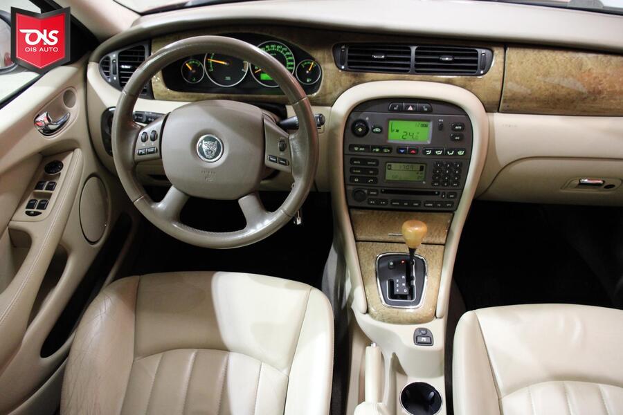 Jaguar X-Type vaihtoauto