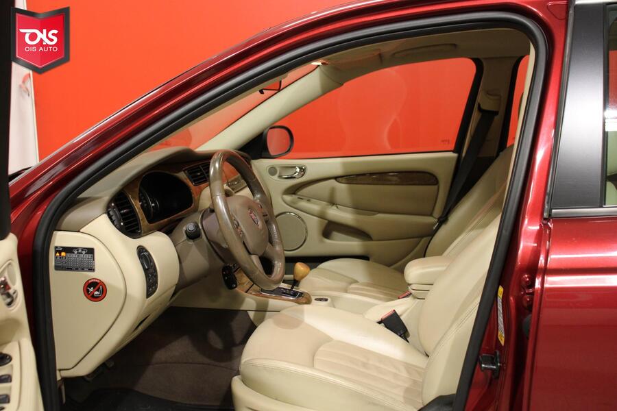 Jaguar X-Type vaihtoauto