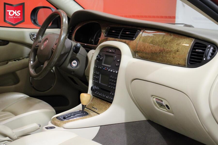 Jaguar X-Type vaihtoauto