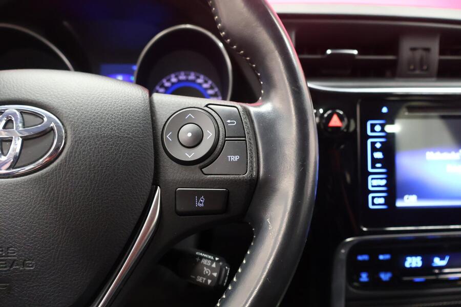 Toyota Auris vaihtoauto