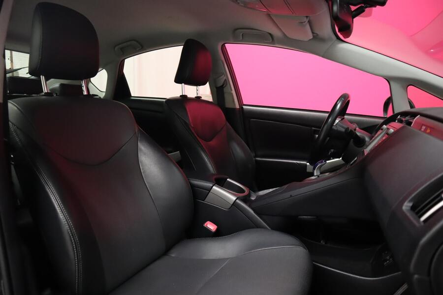 Toyota Prius PHEV vaihtoauto
