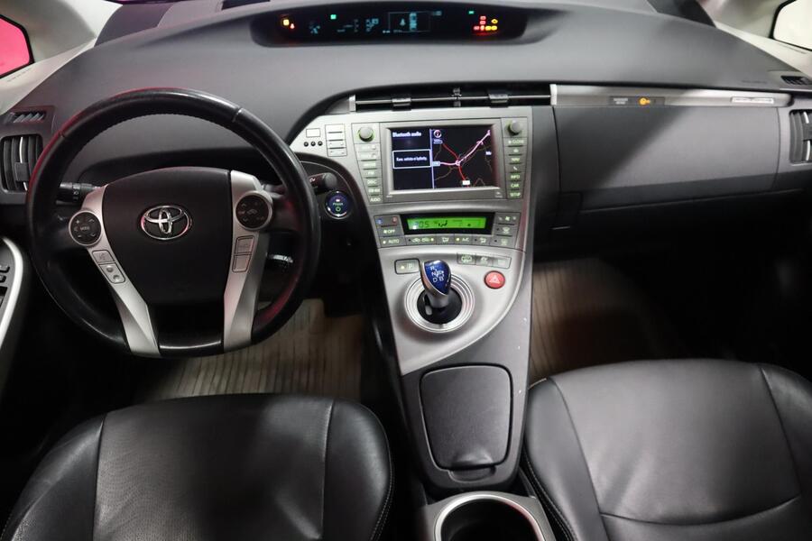 Toyota Prius PHEV vaihtoauto