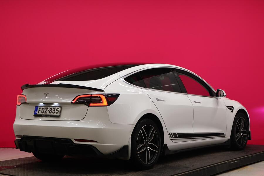 Tesla Model 3 vaihtoauto