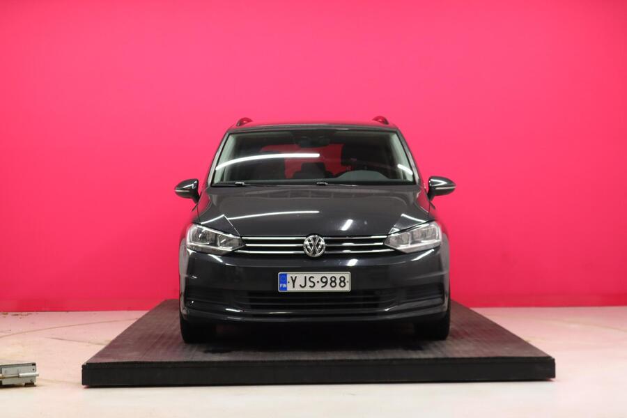 Volkswagen Touran vaihtoauto